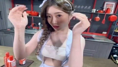 JVID【璃奈酱】的全裸女仆润滑套餐~ JVID【璃奈酱】的全裸女仆润滑套餐~