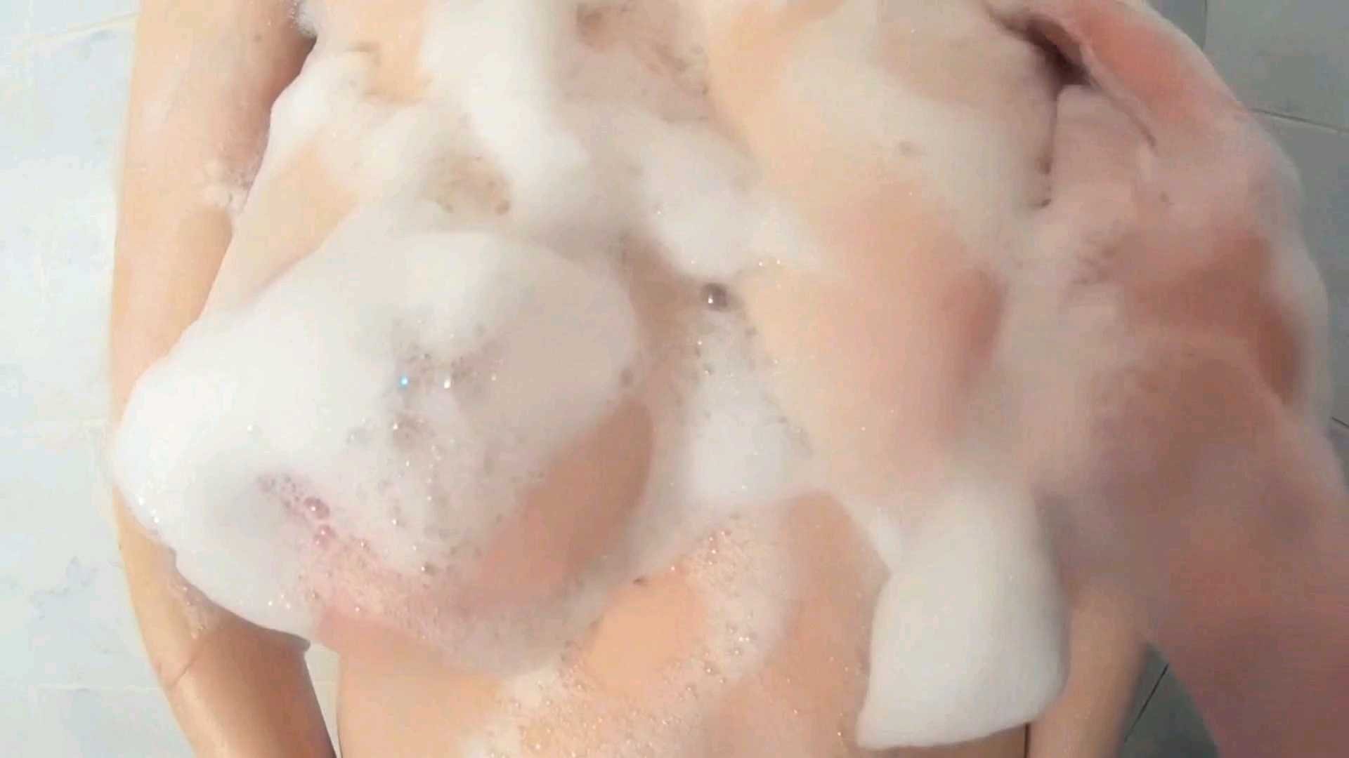 國產牛人操超乳H罩杯混血洋妞，小穴粉嫩，身材火辣爆表!