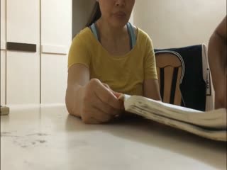 一對一私人吉它老師上門教授眼鏡良家婦女彈琴休息時間挑逗她強行扒光啪啪內射婦女屁股真肥國語對白1080P原版